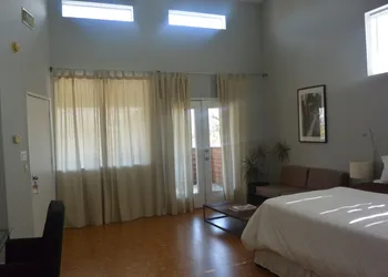 Modern B & B hotel thumbnail 7