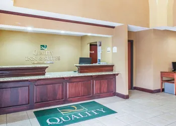 Quality Inn & Suites hotel thumbnail 2