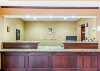 Quality Inn & Suites hotel thumbnail 3