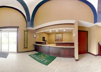 Quality Inn & Suites hotel thumbnail 5