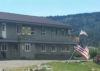 Beluga Lake Lodge hotel thumbnail 5