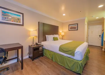 Ocean Pacific Lodge hotel thumbnail 4