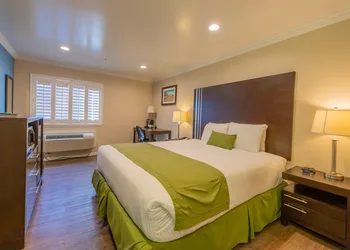 Ocean Pacific Lodge hotel thumbnail 5