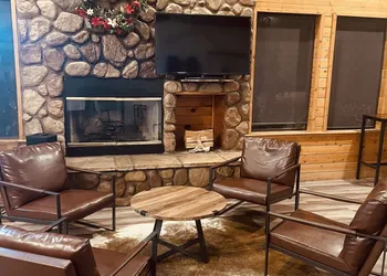 Majestic Mountain Inn hotel thumbnail 4