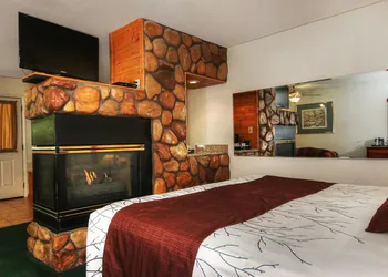 Majestic Mountain Inn hotel thumbnail 7