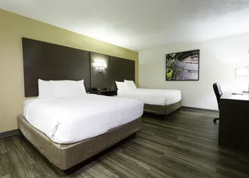 Days Inn by Wyndham Fallsview hotel thumbnail 3