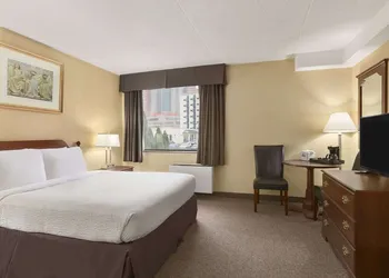 Days Inn by Wyndham Fallsview hotel thumbnail 4