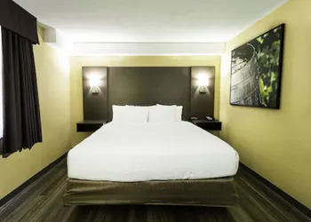 Days Inn by Wyndham Fallsview hotel thumbnail 5