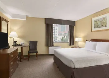 Days Inn by Wyndham Fallsview hotel thumbnail 7