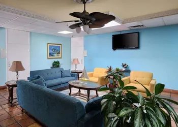 Quality Inn & Suites Gulf Breeze Bayside near Pensacola Beach hotel thumbnail 4