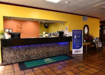 Quality Inn & Suites Gulf Breeze Bayside near Pensacola Beach hotel thumbnail 5