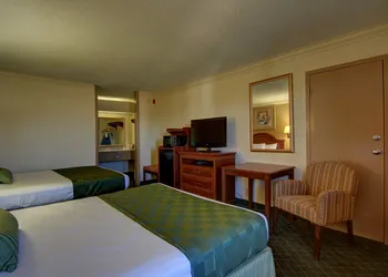 Ramada by Wyndham Macon hotel thumbnail 3