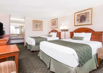 Ramada by Wyndham Macon hotel thumbnail 6