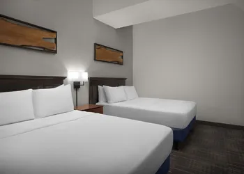The Suites Hotel at Waterfront Plaza hotel thumbnail 6