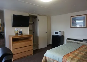 Pearsall Executive Inn hotel thumbnail 8