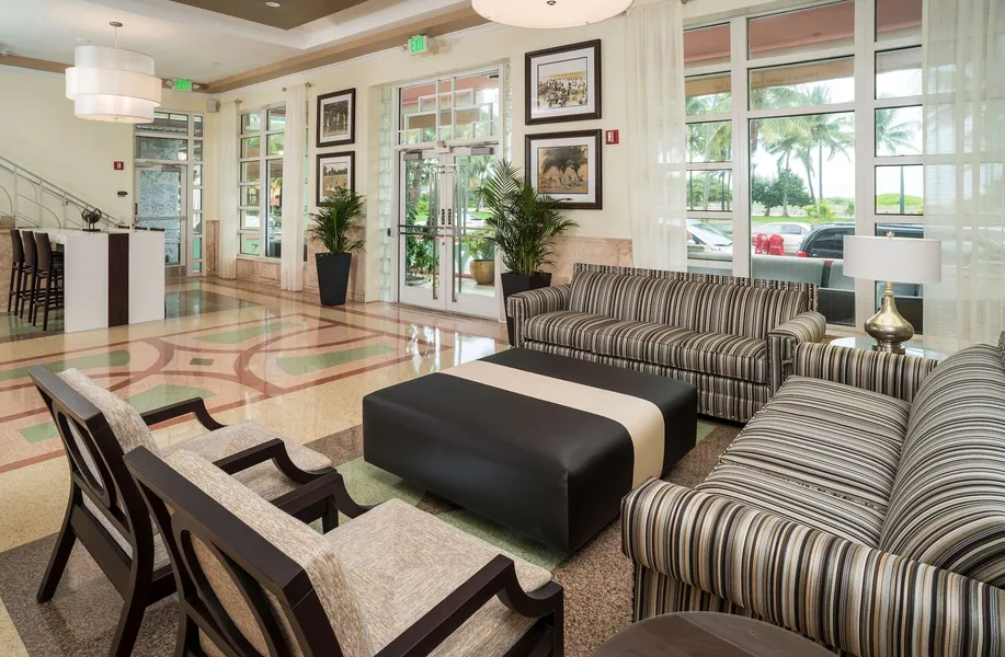 Hilton Grand Vacations Club McAlpin Ocean Plaza Miami hotel detail image 6