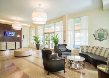 Hilton Grand Vacations Club McAlpin Ocean Plaza Miami hotel thumbnail 4