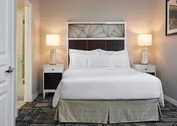 Hilton Grand Vacations Club McAlpin Ocean Plaza Miami hotel thumbnail 7