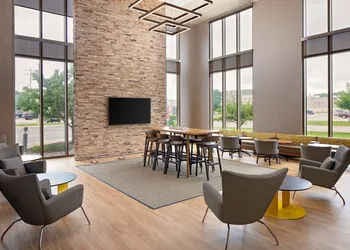SpringHill Suites Green Bay hotel thumbnail 2