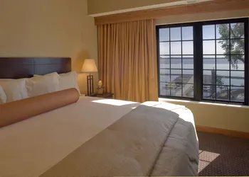 King's Pointe Waterpark Resort hotel thumbnail 6