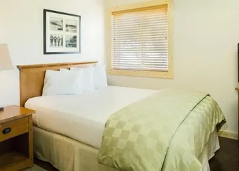 King's Pointe Waterpark Resort hotel thumbnail 8