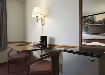 Super 8 by Wyndham Danville hotel thumbnail 4