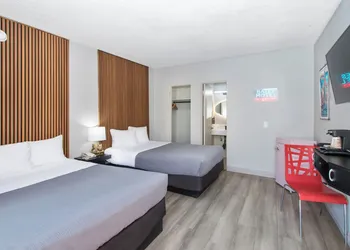 Royal Pagoda Motel hotel thumbnail 2