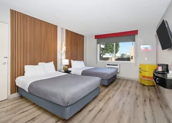 Royal Pagoda Motel hotel thumbnail 3