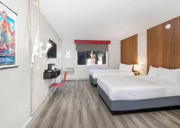 Royal Pagoda Motel hotel thumbnail 4