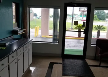 Executive Inn hotel thumbnail 2