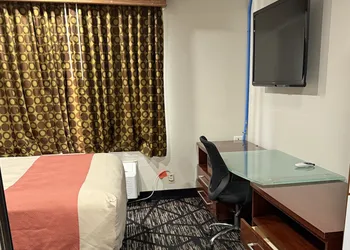 Town House Extended Stay Hotel Downtown hotel thumbnail 7
