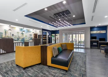 La Quinta Inn & Suites by Wyndham Tampa Central hotel thumbnail 5