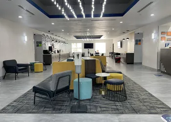 La Quinta Inn & Suites by Wyndham Tampa Central hotel thumbnail 2