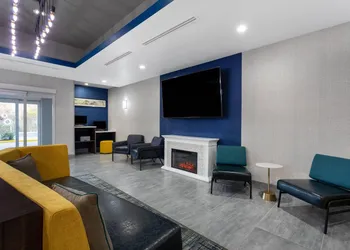 La Quinta Inn & Suites by Wyndham Tampa Central hotel thumbnail 4