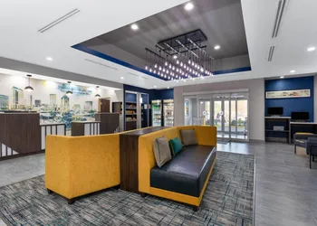 La Quinta Inn & Suites by Wyndham Tampa Central hotel thumbnail 5