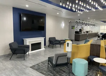 La Quinta Inn & Suites by Wyndham Tampa Central hotel thumbnail 7