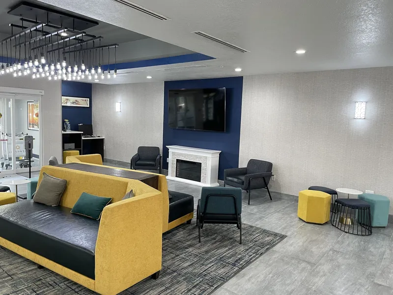 La Quinta Inn & Suites by Wyndham Tampa Central hotel detail image 6