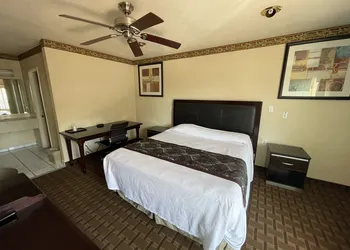 Hollywood Guest Inn hotel thumbnail 8