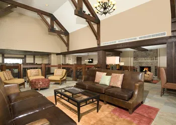 Crystal Peak Lodge, A Vail Resorts Property hotel thumbnail 4