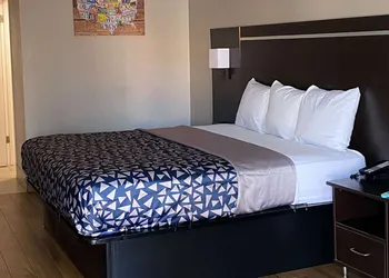Econo Lodge Sevierville-Pigeon Forge on the River hotel thumbnail 3