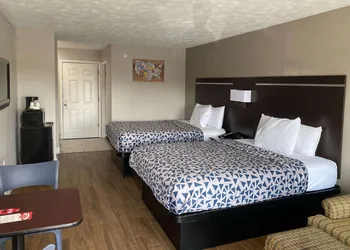 Econo Lodge Sevierville-Pigeon Forge on the River hotel thumbnail 4