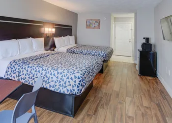 Econo Lodge Sevierville-Pigeon Forge on the River hotel thumbnail 6