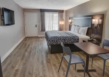 Econo Lodge Sevierville-Pigeon Forge on the River hotel thumbnail 7