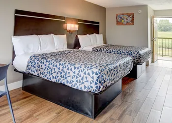 Econo Lodge Sevierville-Pigeon Forge on the River hotel thumbnail 8