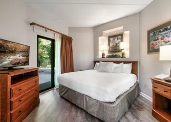 Gatlinburg Town Square hotel thumbnail 4