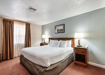 Gatlinburg Town Square hotel thumbnail 5