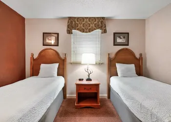 Gatlinburg Town Square hotel thumbnail 6