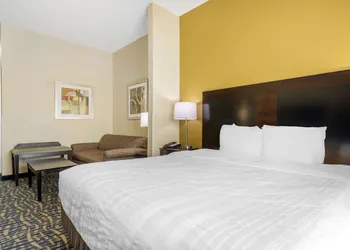 Best Western Plus Brunswick Inn & Suites hotel thumbnail 5