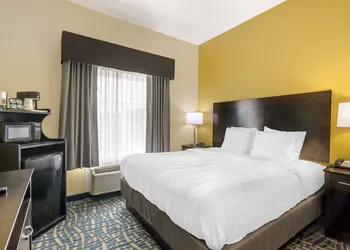 Best Western Plus Brunswick Inn & Suites hotel thumbnail 6