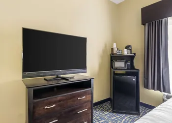 Best Western Plus Brunswick Inn & Suites hotel thumbnail 7